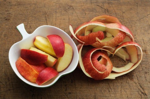 Magic bath of apple peels to attract good news